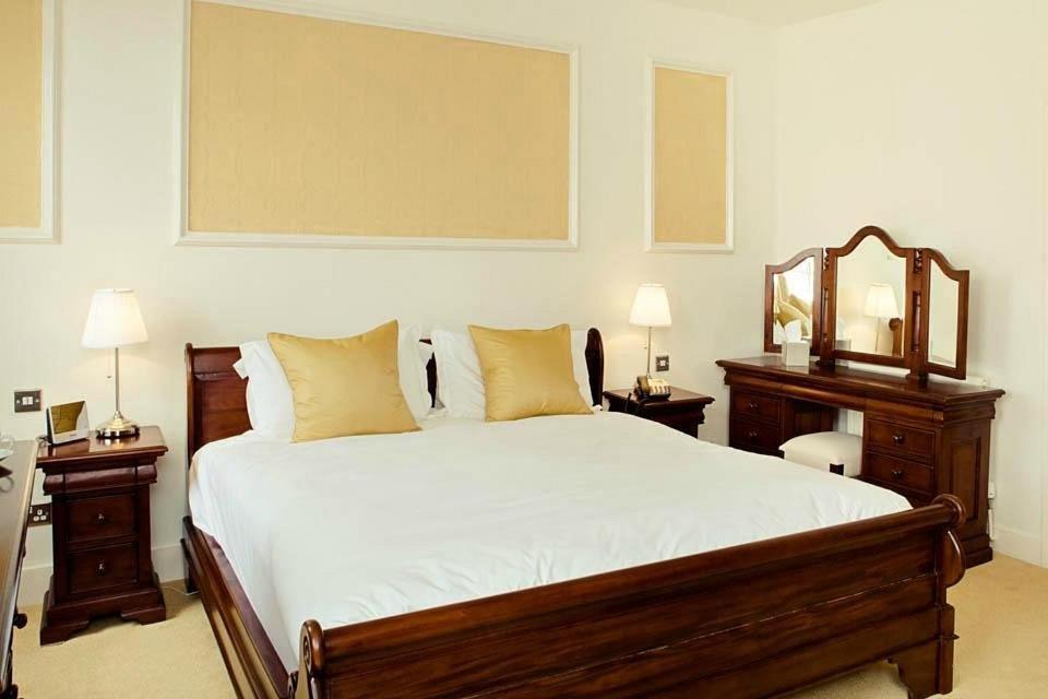 Kings Arms Hotel Bicester Eksteriør bilde